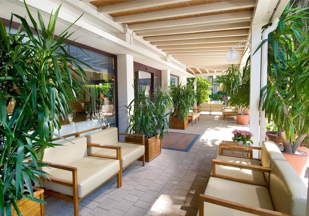 Hotel Trieste Cervia Kültér fotó