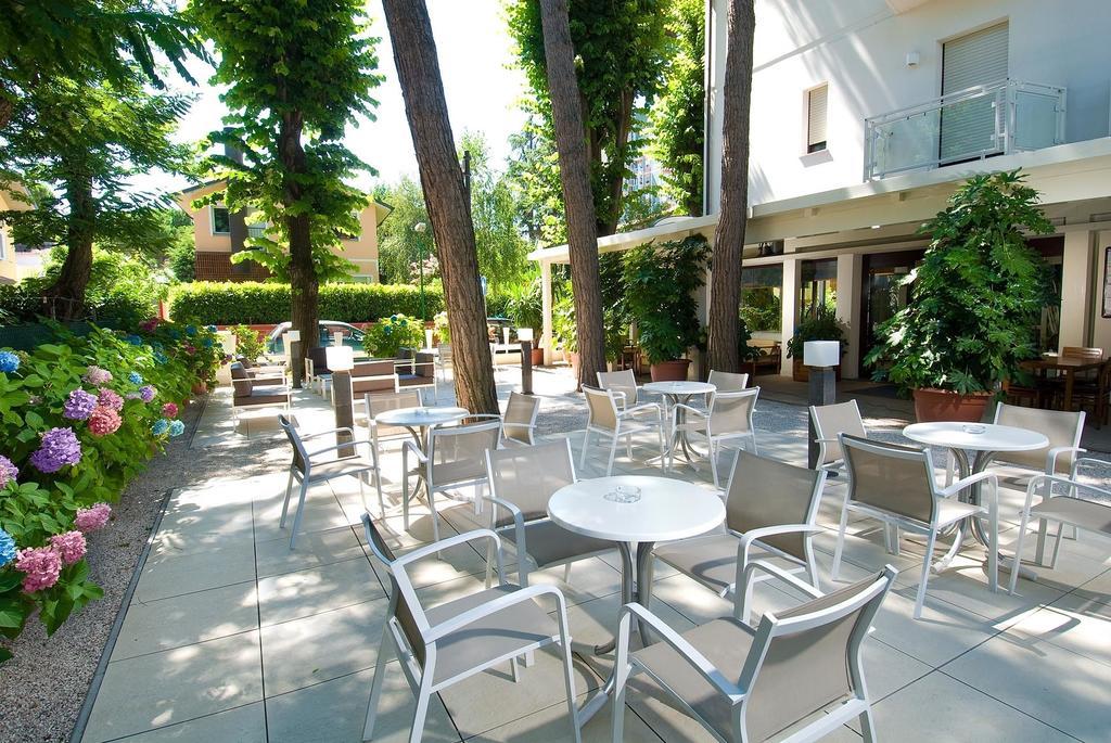 Hotel Trieste Cervia Kültér fotó
