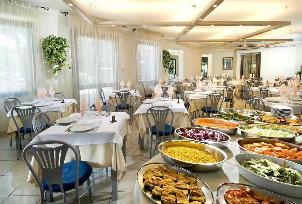 Hotel Trieste Cervia Kültér fotó