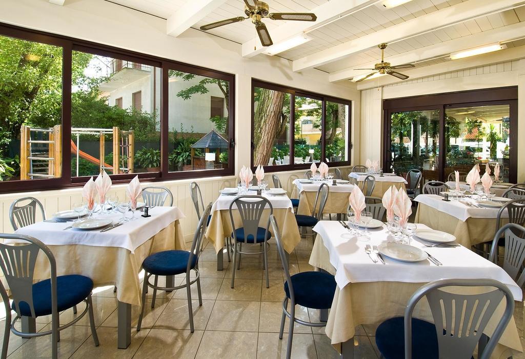 Hotel Trieste Cervia Kültér fotó