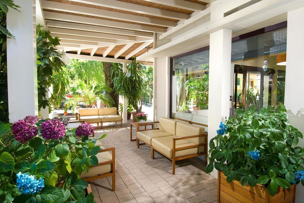 Hotel Trieste Cervia Kültér fotó
