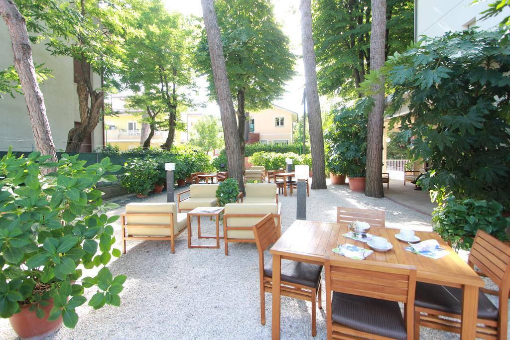 Hotel Trieste Cervia Kültér fotó